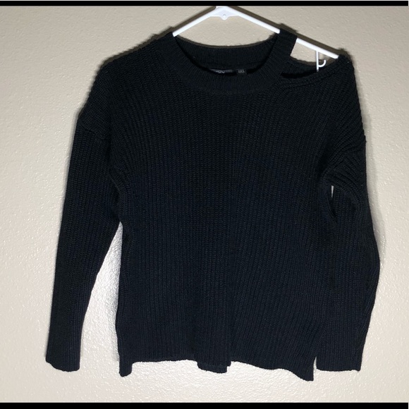 Black Cold shoulder RDI sweater - Picture 2 of 7